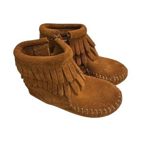 Minnetonka Kids Tan Moccasin Boots with Fringe Size 2